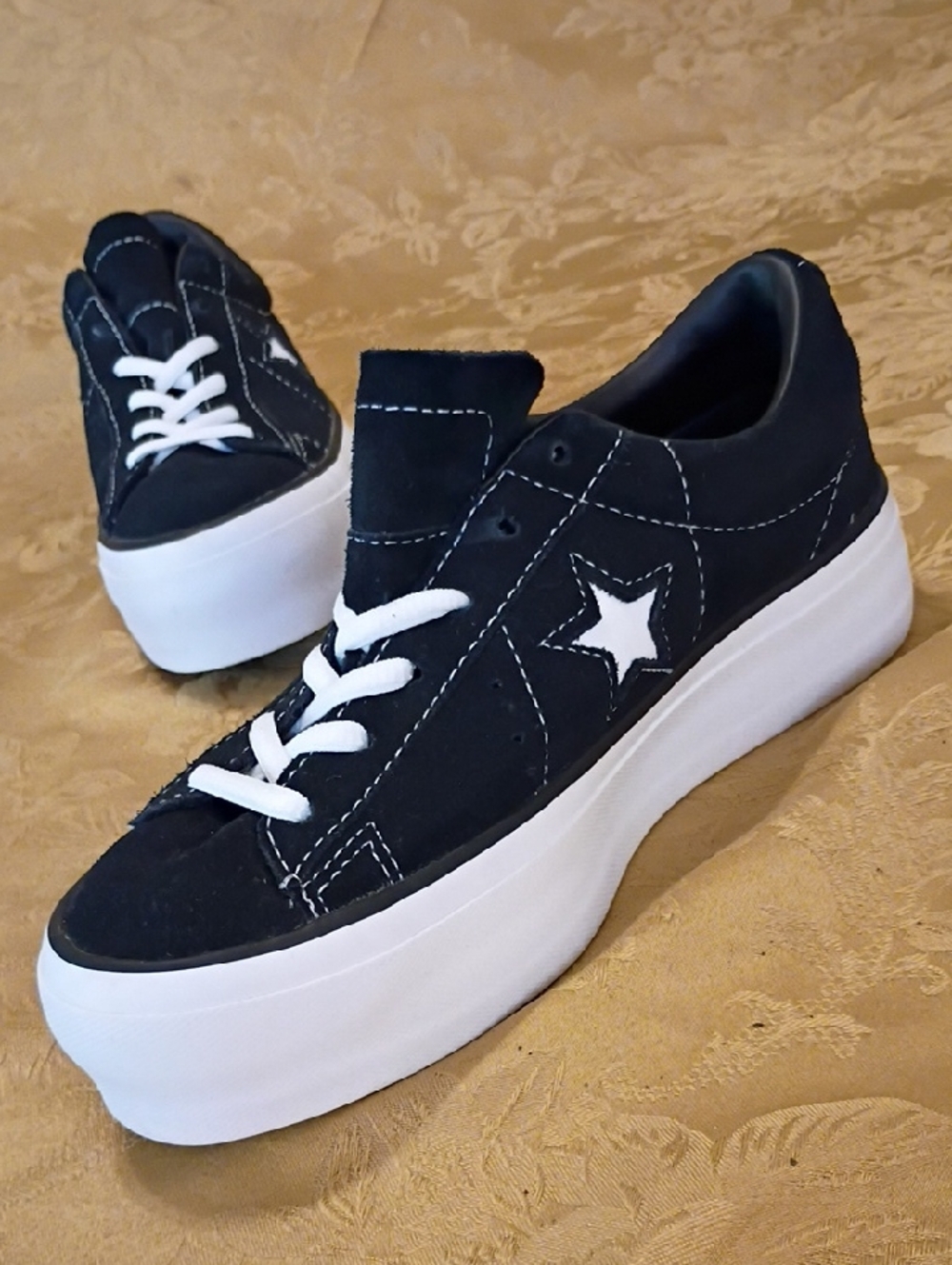CONVERSE One Star Black Platform Star-Accent Lace-Up Women's 5.5 Men's 4.0